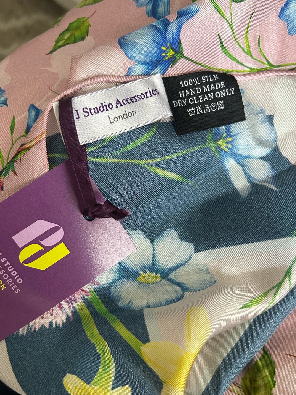 PJ Studio Accessories 100% Silk Queen Elizabeth Scarf - Picture 2 of 3